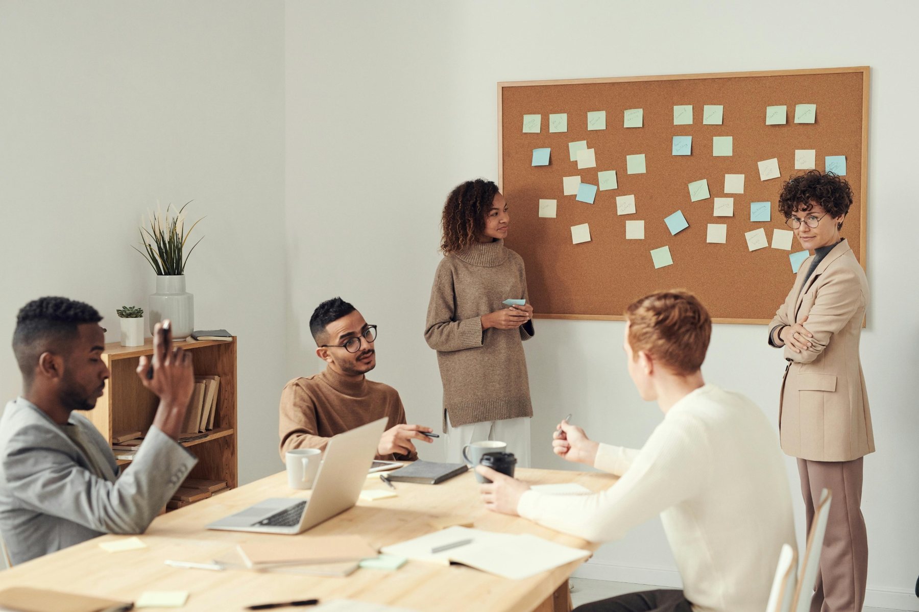 Equipo de trabajo en sesión de diagnóstico y planeación